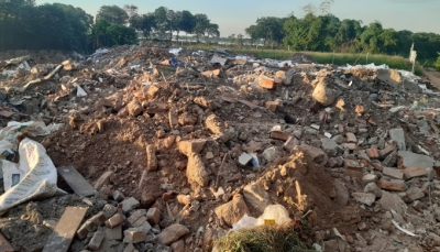 Những đống rác thải “khủng” bủa vây sông Hồng