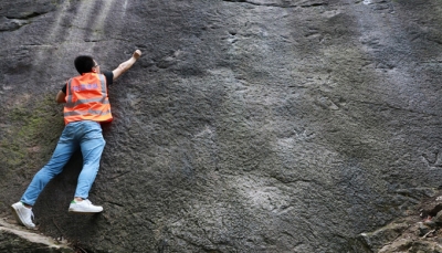 Phát hiện 46 dấu chân khủng long 190 triệu năm tuổi ở Công viên quốc gia Geleshan