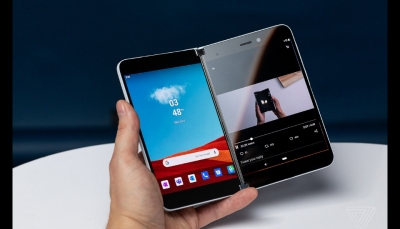 Smartphone màn hình kép Surface Duo sẽ được ra mắt vào tháng 7 tới
