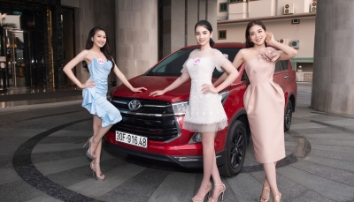 Ngắm những người đẹp dự thi hoa hậu Việt Nam 2020 bên những mẫu xe hot của Toyota