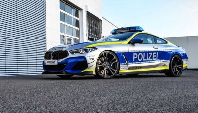 BMW M850i xDrive được độ giống xe cảnh sát
