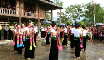 Nghệ thuật Xòe Thái và gốm Chăm được UNESCO xem xét đưa vào Danh sách di sản văn hóa