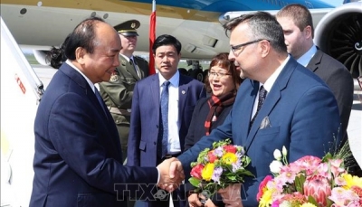 Thủ tướng Nguyễn Xuân Phúc đến Praha, bắt đầu thăm chính thức Cộng hòa Czech