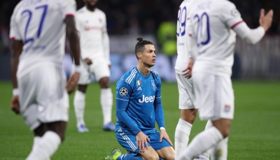 Ronaldo im tiếng, Juventus nhận trái đắng trước Lyon