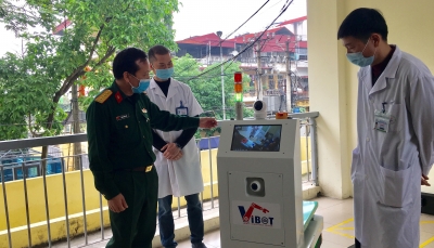 Các nhà khoa học Việt Nam nghiên cứu, chế tạo thành công robot phục vụ phòng, chống dịch bệnh Covid-19