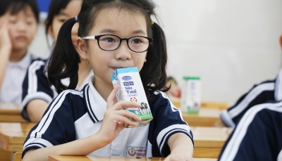 Hơn 91% trẻ em mầm non, tiểu học Hà Nội được uống sữa học đường mỗi ngày