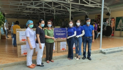 Báo Công an Nhân dân trao 7.000 bộ đồ bảo hộ y tế cho 7 bệnh viện ở Đà Nẵng
