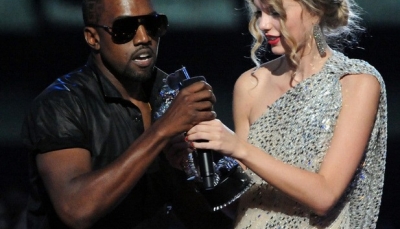Cùng gặp vấn đề giống nhau về bản quyền, nhưng Kanye West và Taylor Swift lại có hành động trái ngược