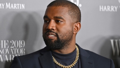 Kanye West gây sốc nặng với clip đi tiểu lên cúp Grammy