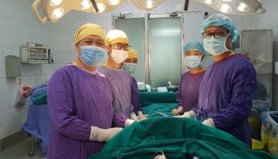Ca hiếm Bệnh viện Việt Đức: Phẫu thuật lấy dao, máy lửa trong dạ dày bệnh nhân
