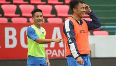 Cầu thủ CLB Than Quảng Ninh tập trở lại sau lời hứa có lương