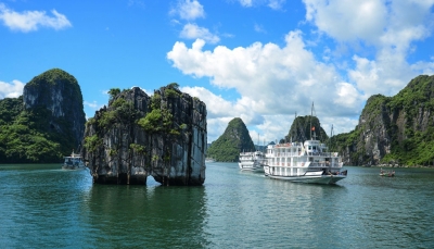 Quảng Ninh: Tạm dừng toàn bộ hoạt động du lịch trên toàn tỉnh, bao gồm cả vịnh Hạ Long từ 12h trưa nay