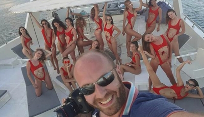 Đấu giá video hậu trường chụp ảnh khỏa thân trên ban công của dàn người mẫu ở Dubai