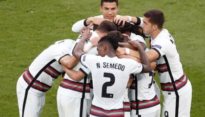 Bồ Đào Nha hạ gục Hungary 3-0, Ronaldo đi vào lịch sử Euro