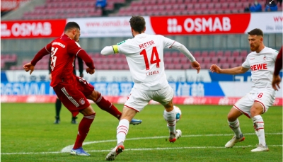 Lewandowski lập hat-trick giúp Bayern 'nhấn chìm' Cologne