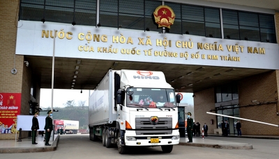 Lào Cai tạm dừng nhận xe chở trái cây tươi qua Cửa khẩu Kim Thành
