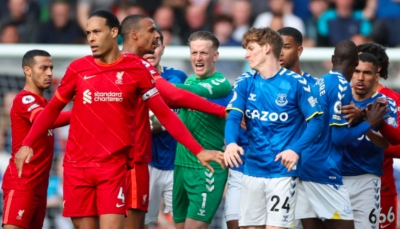 Thắng 2-0 Everton, Liverpool tiếp tục đua vô địch Ngoại hạng Anh