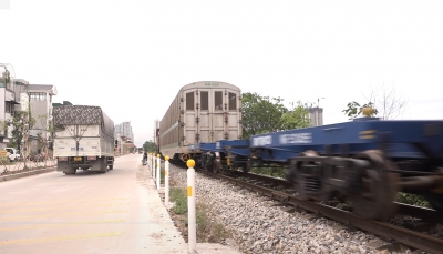 Xã La Phù, Hoài Đức (Hà Nội): Người dân tự ý xây dựng đường bê tông trên đất công trình đường sắt
