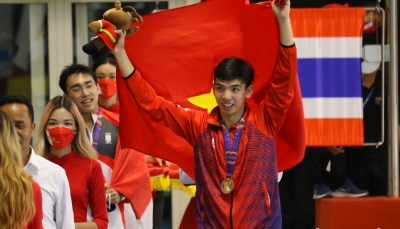 Nguyễn Huy Hoàng giành HCV nội dung 200 m bơi Bướm nam