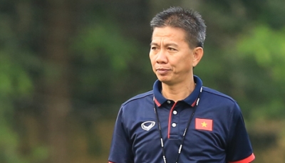 HLV Hoàng Anh Tuấn chia sẻ về tiền vệ Quang Hải trong màu áo Pau FC