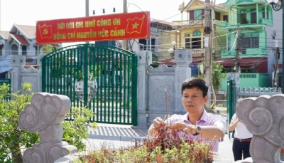 Báo Lao Động dâng hương tưởng niệm lãnh tụ Nguyễn Đức Cảnh