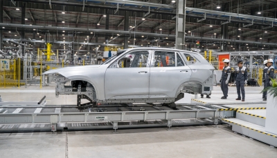 Vinfast hoàn thành sản xuất thân vỏ xe Lux Suv đầu tiên