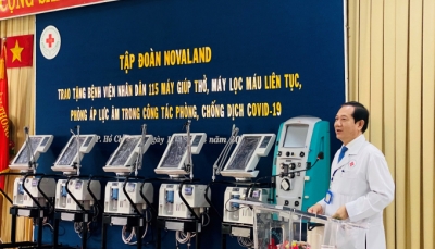 Trao tặng trang thiết bị y tế cấp thiết–Novaland đồng hành cùng việc tăng tốc trong cuộc đua đẩy lùi dịch bệnh covid-19