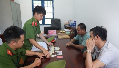 Đắk Nông: Triệt phá đường dây mua bán giấy phép lái xe giả qua mạng Facebook