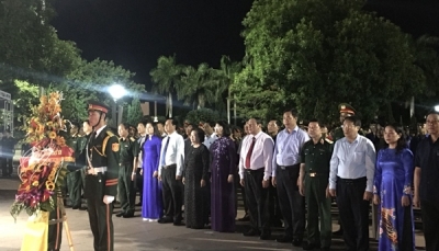 Phó Chủ tịch nước thắp hương tri ân các liệt sỹ tại Thành cổ Quảng Trị