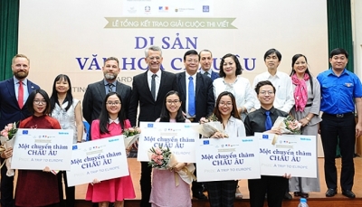 5 bạn trẻ Việt Nam đạt giải Nhất Cuộc thi viết “Di sản văn hóa châu Âu”