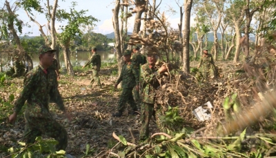 Lực lượng vũ trang tỉnh Thừa Thiên Huế ra quân khắc phục hậu quả do bão số 5 gây ra