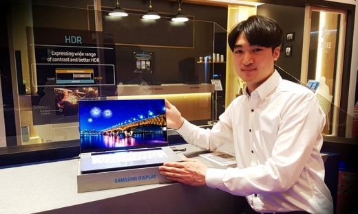 Samsung thành công tạo ra màn hình 15.6 inch UHD OLED cho laptop