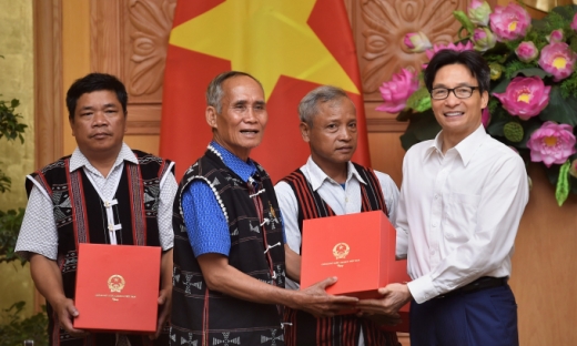 Phó Thủ tướng tiếp đoàn người có uy tín đồng bào dân tộc thiểu số Quảng Nam
