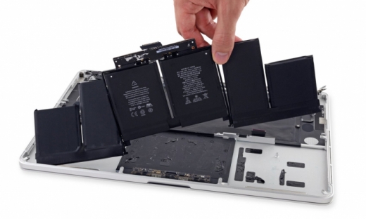 Macbook Pro 15 inch đời 2015 được thay pin miễn phí