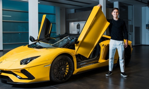Khám phá siêu xe Lamborghini Aventador S Roadster của cầu thủ Paulo Dybala