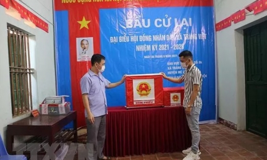 Hà Nội: Khai trừ khỏi Đảng Chủ tịch HĐND xã mang 75 phiếu bầu cử về nhà tự gạch