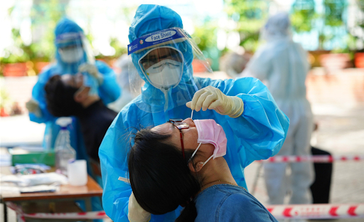 TP.HCM: Trong 3 ngày test nhanh, phát hiện 32.700 mẫu dương tính với Covid-19