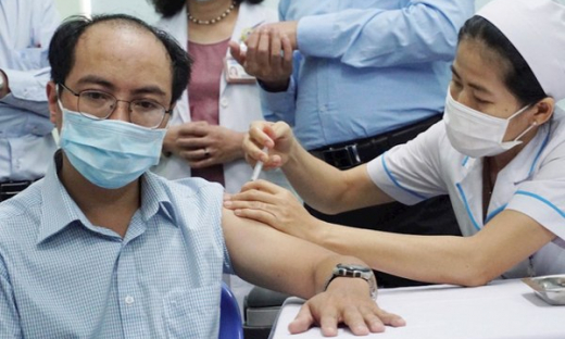 Người bị men gan cao có nên tiêm vaccine COVID-19?