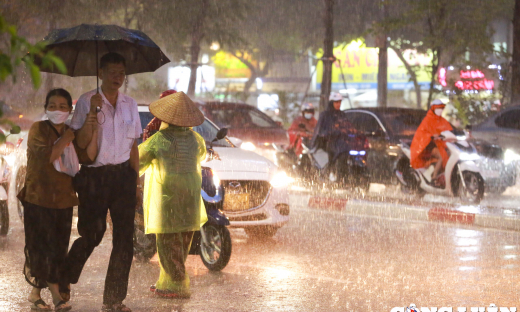 Dự báo thời tiết12/8: Hà Nội, Bắc Bộ có mưa lớn