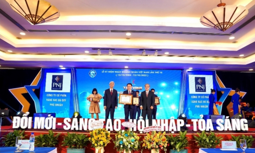 CEO Lê Trí Thông xuất sắc được vinh danh doanh nhân TP.HCM tiêu biểu 2022