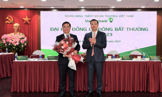 ĐHĐCĐ bất thường năm 2023 của Vietcombank đã bầu bổ sung 1 Thành viên HĐQT và thông qua kế hoạch tăng vốn