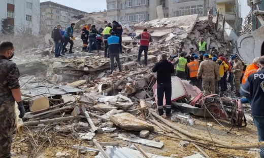Thổ Nhĩ Kỳ lại xảy ra động đất, thêm nhiều tòa nhà bị san phẳng