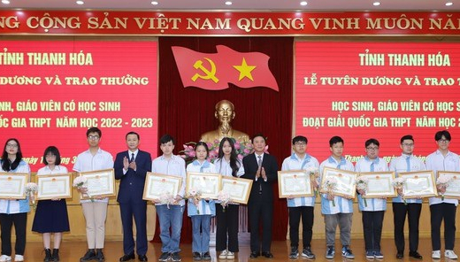 Thanh Hóa: Khen thưởng cho học sinh và giáo viên có học sinh đoạt giải quốc gia THPT