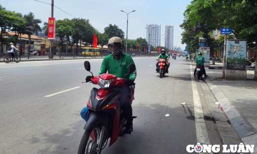 Kiểm tra, xử lý tài xế xe công nghệ vi phạm luật giao thông tại Hà Nội