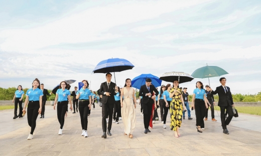 Tam Kỳ (Quảng Nam): Đoàn Hoa hậu Doanh nhân Biển dâng hương tượng đài Mẹ Việt Nam anh hùng