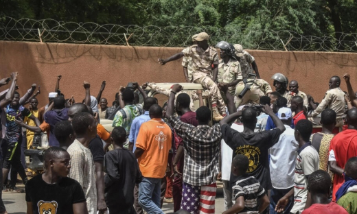 Nhóm đảo chính Niger bắt các chính trị gia, Burkina Faso và Mali tuyên bố ủng hộ