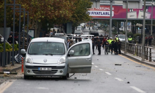 Video vụ đánh bom liều chết ở Bộ Nội vụ Thổ Nhĩ Kỳ khiến 2 kẻ khủng bố thiệt mạng