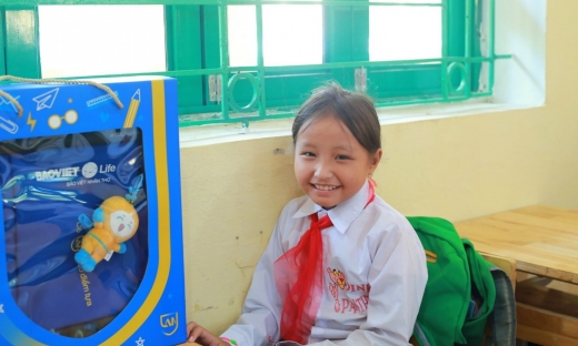 Bảo Việt Nhân thọ trao 6.000 chiếc balo cho trẻ em có hoàn cảnh khó khăn