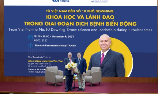 Giáo sư, Hiệp sĩ Anh gốc Việt trao đổi với 300 nhà khoa học Việt Nam