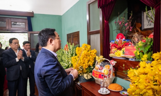 Chủ tịch Quốc hội Vương Đình Huệ dâng hương, tưởng nhớ Chủ tịch Hồ Chí Minh tại Nhà 67